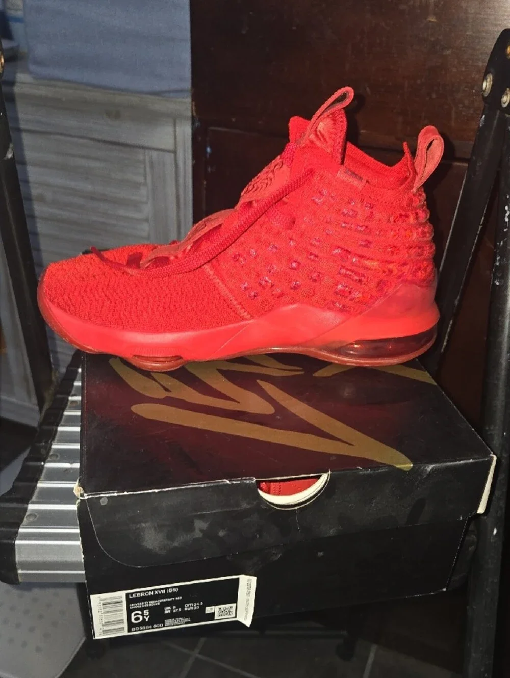 Nike Red Knit LJ-17 Low-Top Sneaker